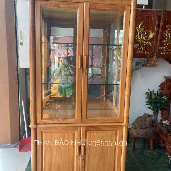 Tủ trưng bày gỗ bên.