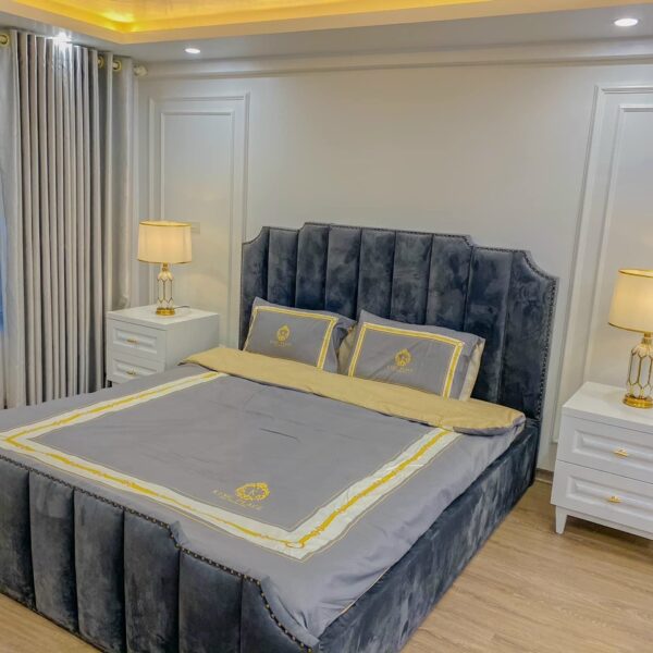 Giường bọc nệm.