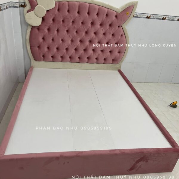 Giường bọc nệm Kitty