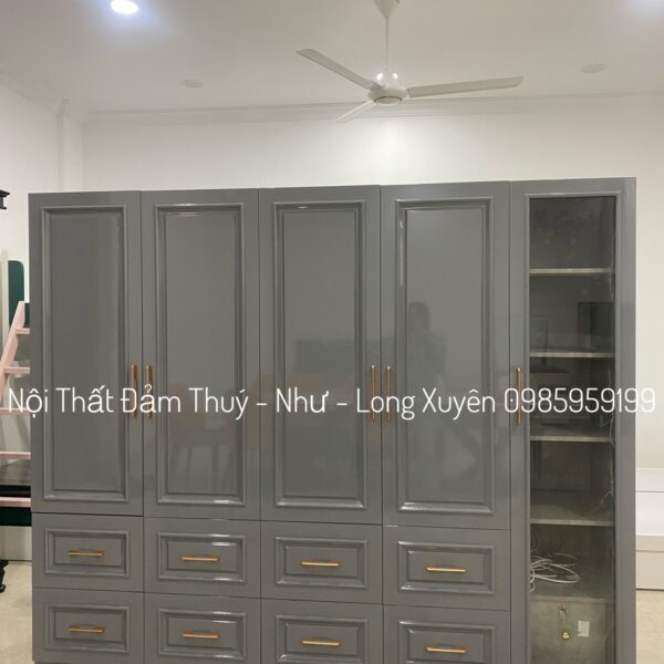 Tủ áo cửa mở có đèn LED