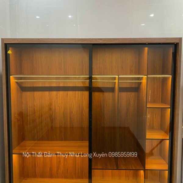 Tủ lùa cánh kính đèn LED