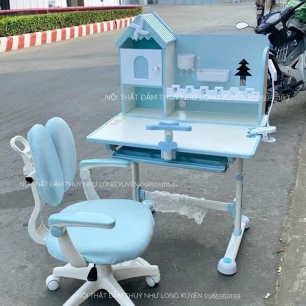 Bàn học sinh chống gù