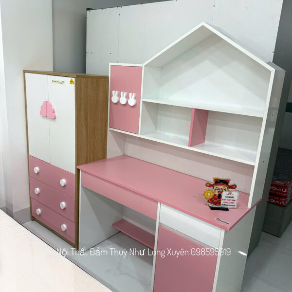 Bàn học sinh và tủ bé